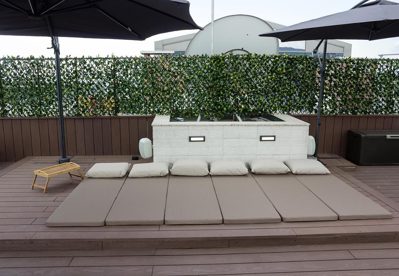 Apartament Under The Stars - Lux Penthouse With Pool And Terrace By Flat Mаnager Sweti Konstantin i Sweta Elena Zewnętrze zdjęcie
