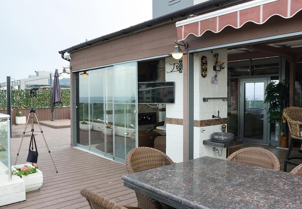 Apartament Under The Stars - Lux Penthouse With Pool And Terrace By Flat Mаnager Sweti Konstantin i Sweta Elena Zewnętrze zdjęcie